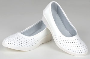 Туфли кожаные с перфорацией женские "Эмануэла" (арт. 6813-00101) ПВХ белые (50)